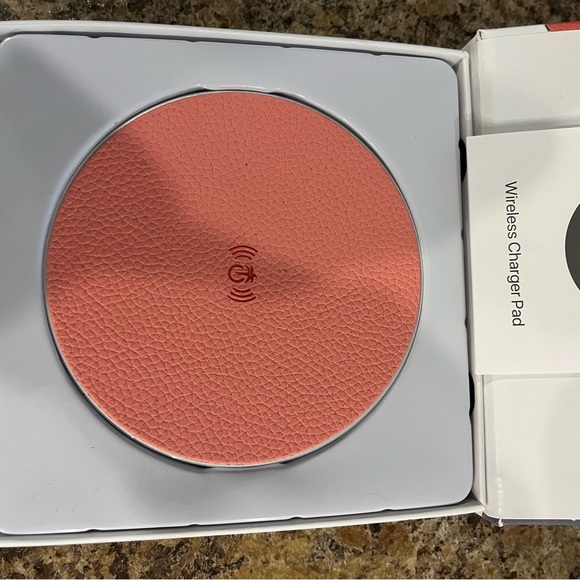 Phunkee Tree Wireless Charging Leather Pad - Picture 3 of 4